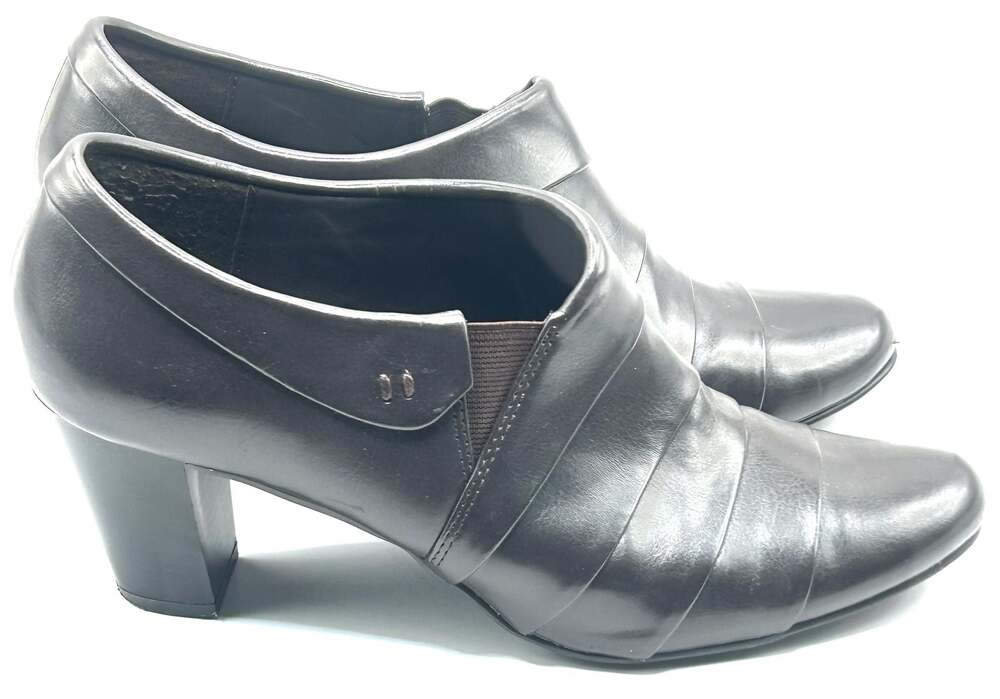 Brown Heeled Ankle Booties Size 8M - Picture 2 of 8